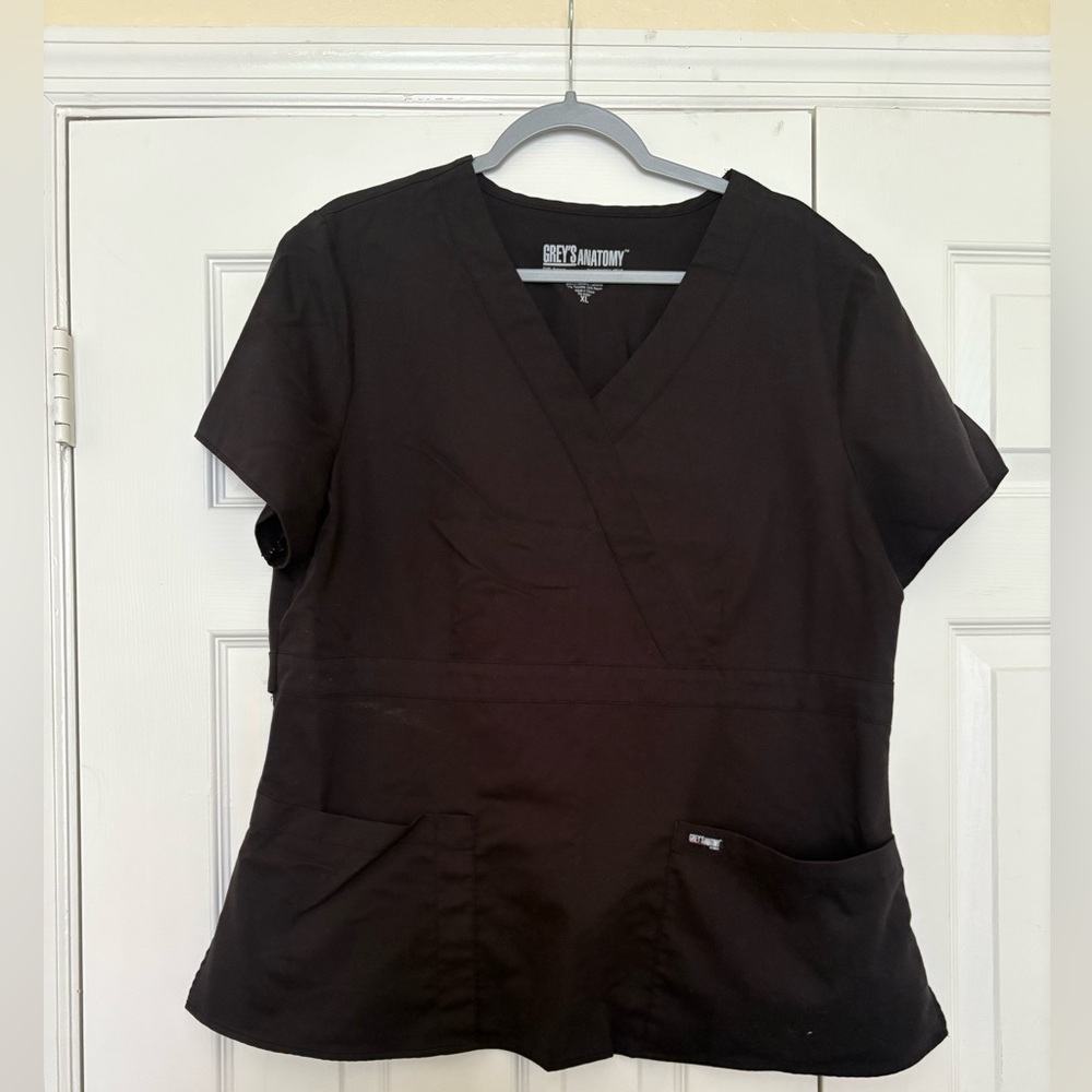 Used black Grey’s Anatomy scrub top. Size XL.